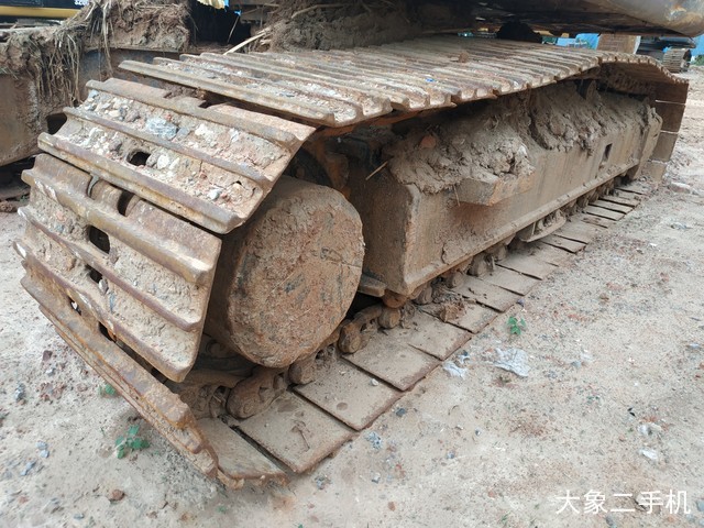 徐工 XE215C 挖掘机