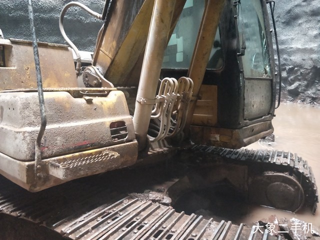 卡特彼勒 320B 挖掘机