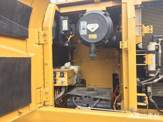 卡特彼勒 323DL 挖掘机