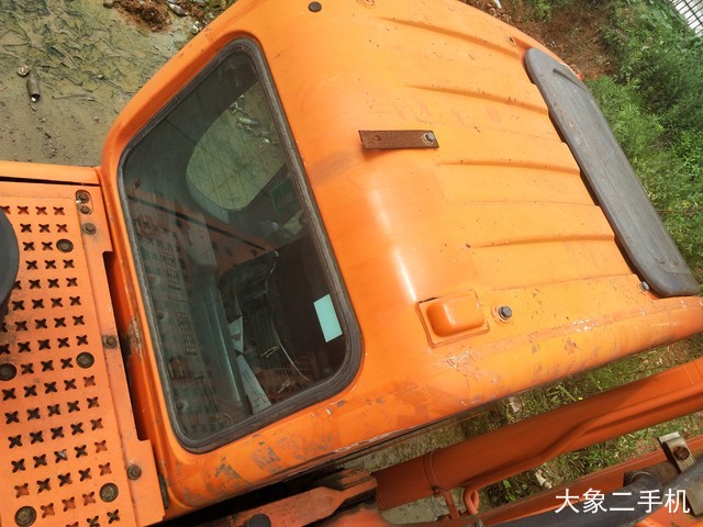 斗山 DX300LC 挖掘机