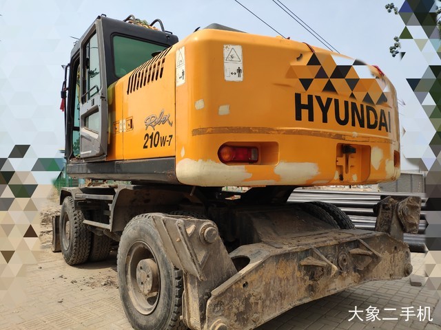 现代 R210W-7 挖掘机