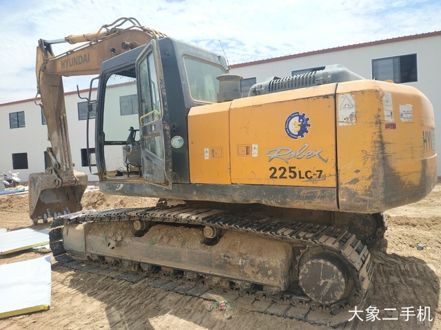 现代 R225LC-7 挖掘机