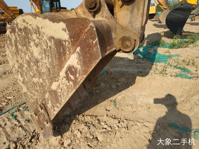 现代 R225LC-7 挖掘机