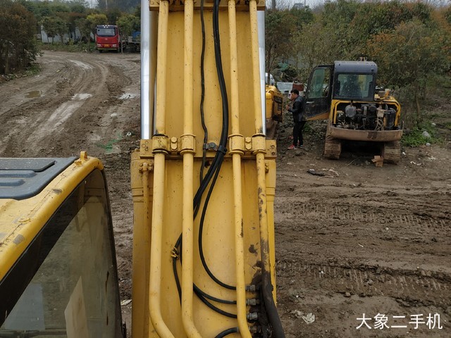 小松 PC240LC-8M0 挖掘机