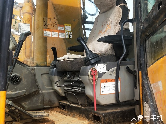 龙工 LG6235 挖掘机