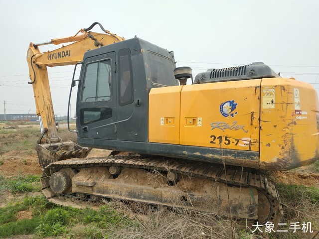 现代 R215-7 挖掘机