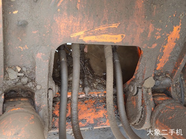 斗山 DX260LC 挖掘机