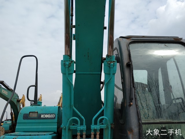 神钢 SK130-8 挖掘机