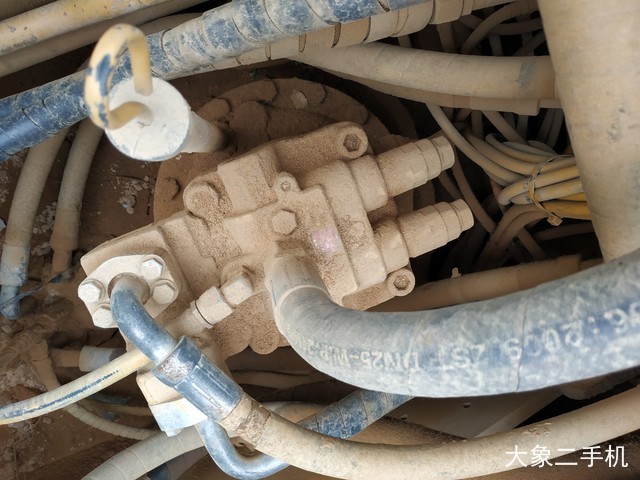 卡特彼勒 323DL 挖掘机