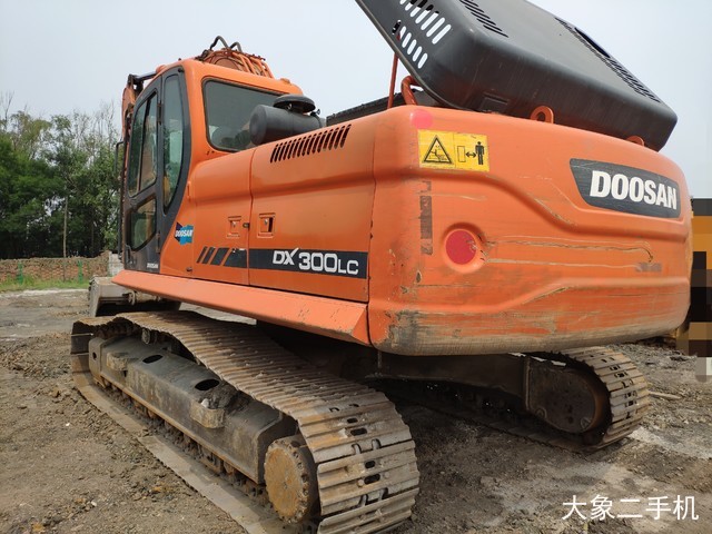 斗山 DX260LC 挖掘机