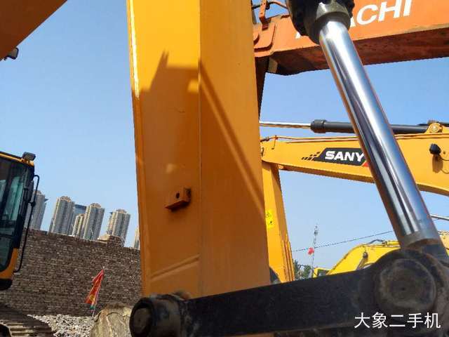 三一重工 SY215C-8 挖掘机