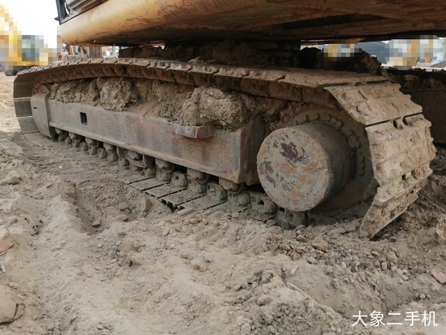 徐工 XE215C 挖掘机