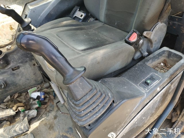 现代 R215-9 挖掘机