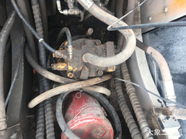 现代 R215-7C 挖掘机