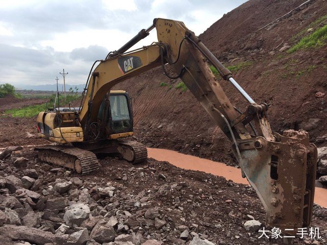 卡特彼勒 320D 挖掘机