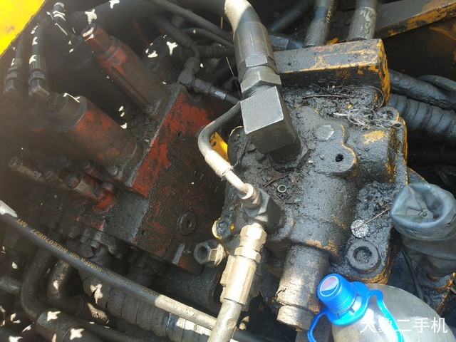 现代 R220-5 挖掘机