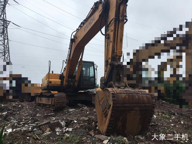 现代 R375LC-7 挖掘机