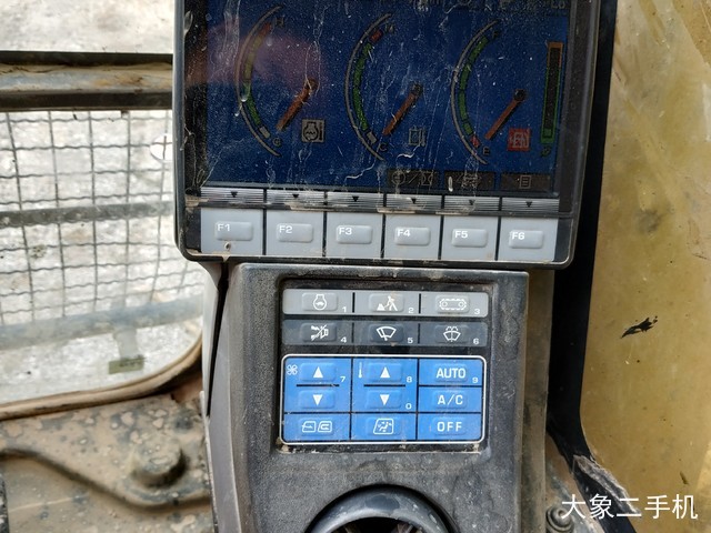小松 PC240LC-8 挖掘机