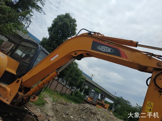 雷沃重工 FR85-7 挖掘机