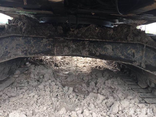 现代 R225LC-7 挖掘机