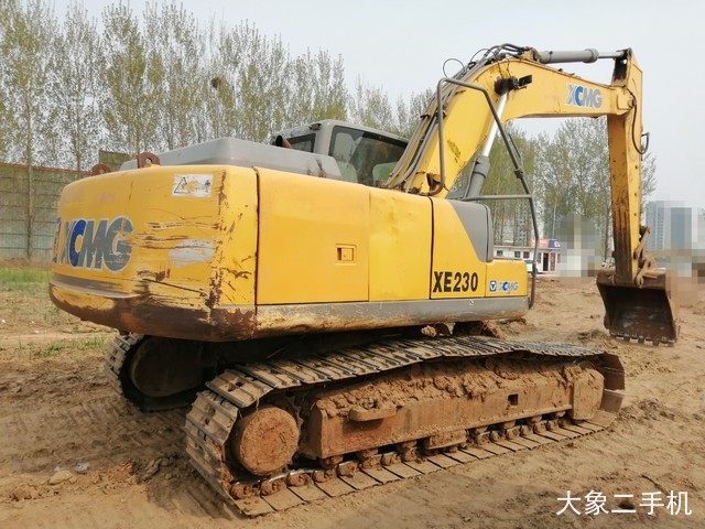 徐工 XE215C 挖掘机