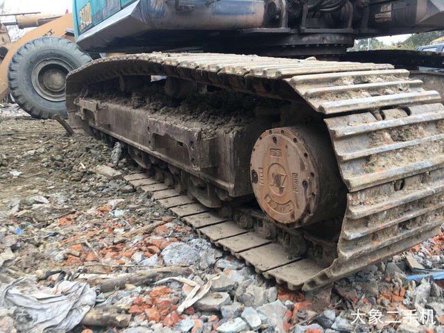 神钢 SK270D-8 挖掘机