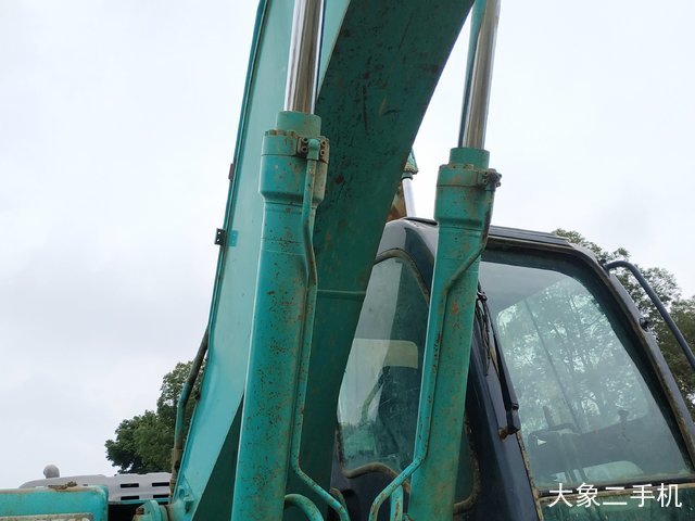 神钢 SK210LC-8 挖掘机