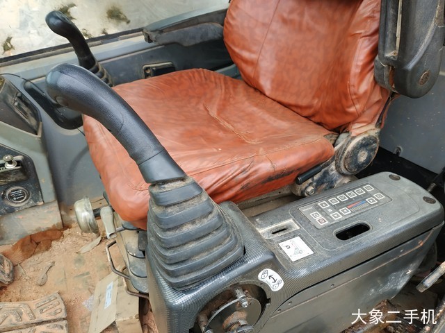 现代 R225LC-7 挖掘机