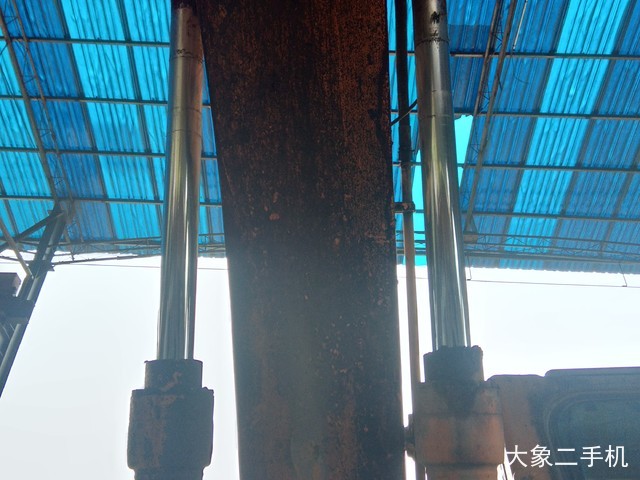 现代 R225LC-7 挖掘机