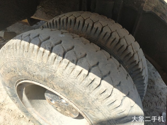 现代 R220-5 挖掘机