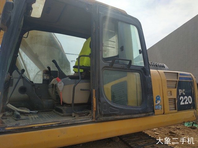 小松 PC220-8 挖掘机