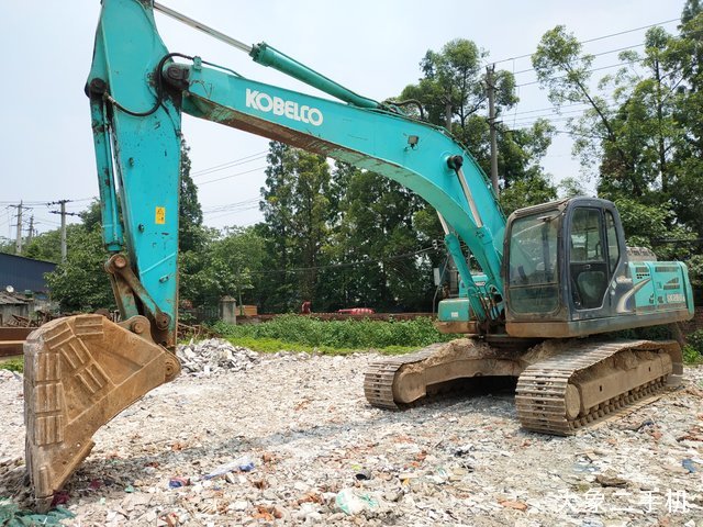 神钢 SK260LC-8 挖掘机