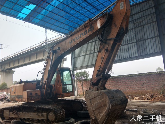 现代 R225LC-7 挖掘机
