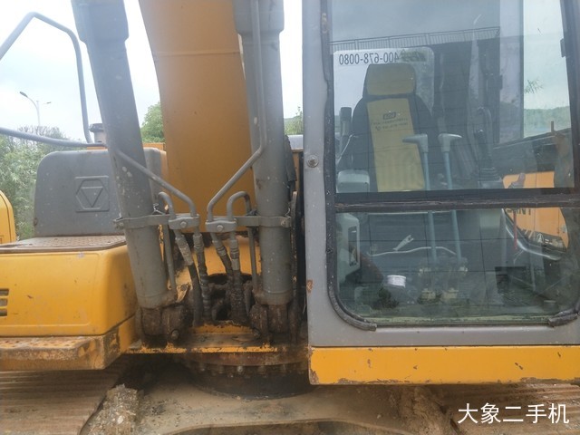 徐工 XE150D 挖掘机