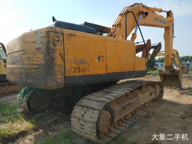 现代 R225LC-7 挖掘机