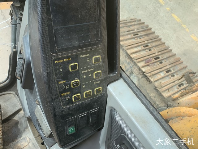 现代 R215-7 挖掘机