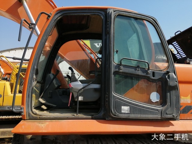 斗山 DX260LC 挖掘机