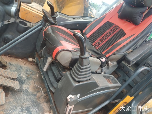 现代 R215-9 挖掘机