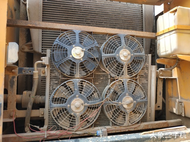 现代 R225LC-9 挖掘机