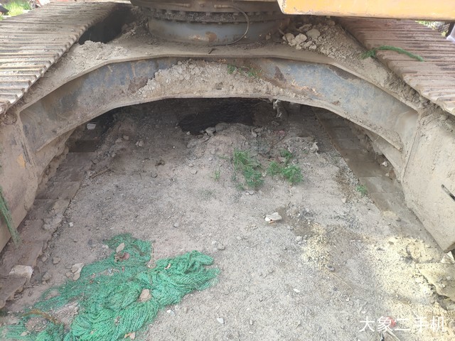 徐工 XE215C 挖掘机