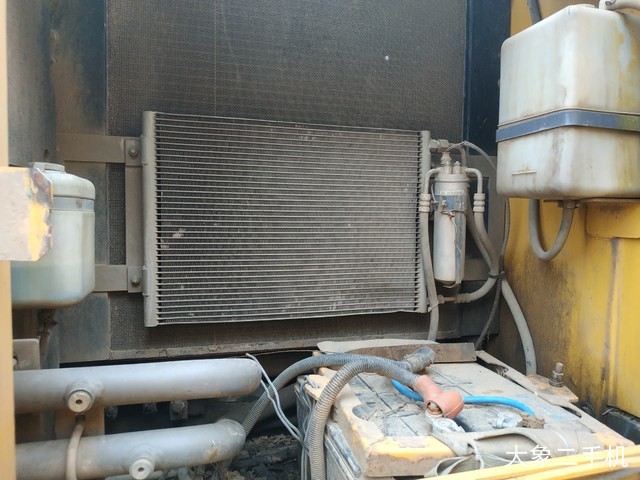 徐工 XE215C 挖掘机