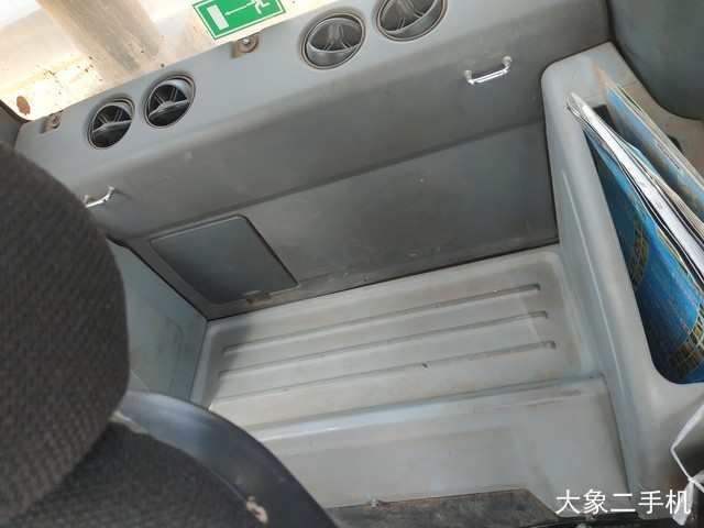 小松 PC240LC-8M0 挖掘机