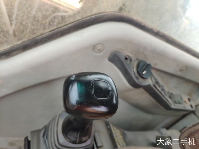 山东临工 LG6210 挖掘机