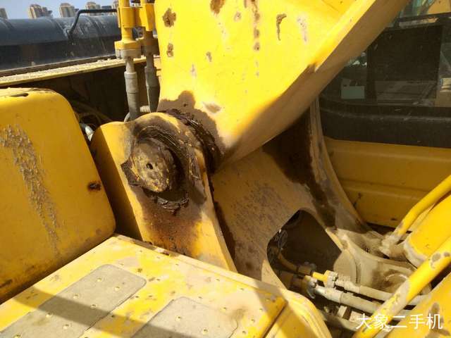 小松 PC220-8 挖掘机