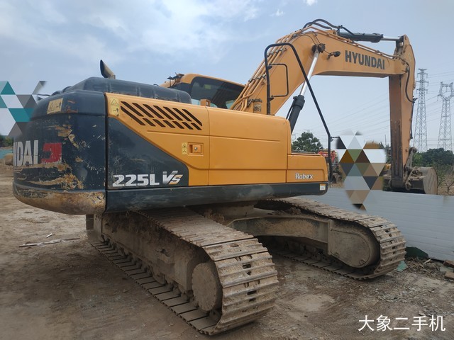 现代 R225LVS 挖掘机