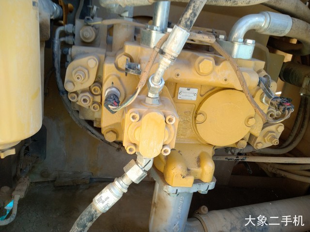 卡特彼勒 323D2L 挖掘机