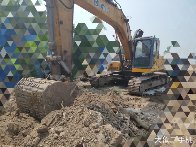 徐工 XE260C 挖掘机