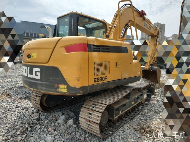 山东临工 E680F 挖掘机