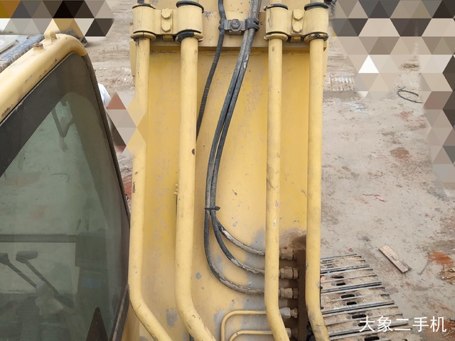 小松 PC220-8 挖掘机