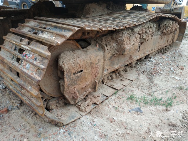 徐工 XE215C 挖掘机